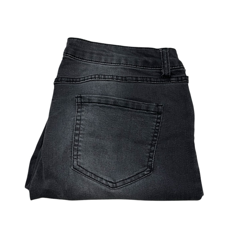 ((ITEM SOLD))‼️‼️Women’s Gray Crop Jeans